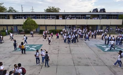 Presunta invitación a tiroteo y foto de alumno con arma larga encienden alertas en bachillerato de Oaxaca