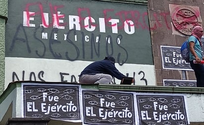 A casi ocho años de Caso Ayotzinapa, protestan en Campo Militar 1 por los 43 normalistas