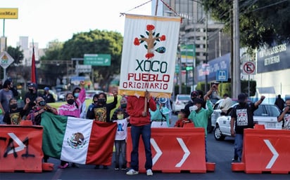 Comerciantes bloquean avenida por apertura del Centro Comercial Mítikah