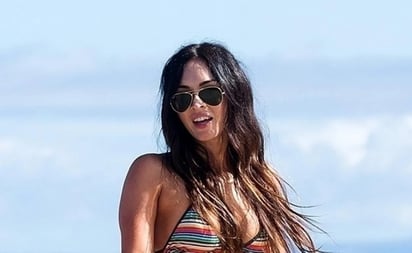 Megan Fox arrasa al tomarse belfie en diminuto bikini verde neón