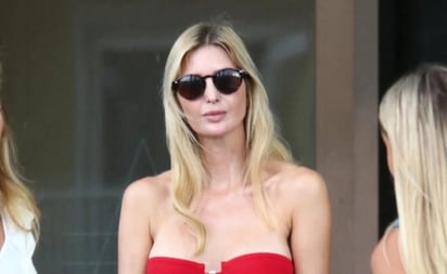 Captan a Ivanka Trump despidiendo el verano con diminuto bikini rojo