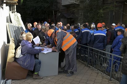 Rusia bombardea ciudades ucranianas entre referéndum