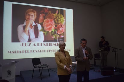 'Luz a destiempo' libro de Rosario Rivera retrata historia de San Buena