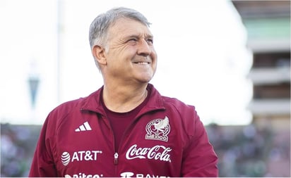 Gerardo Martino abraza a reportero que le hace pregunta 'inteligente': El entrenador de la Selección Mexicana al final de la conferencia le dio un abrazo a un reportero