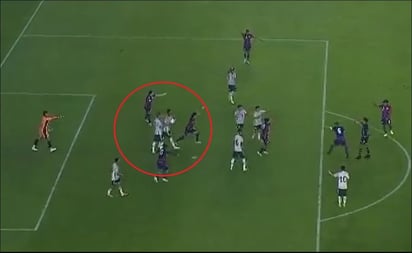 VIDEO: Seleccionado mexicano cometió un increíble penalti