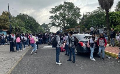 Desalojan nuevamente a estudiantes de la UAEM por amenaza de bomba 