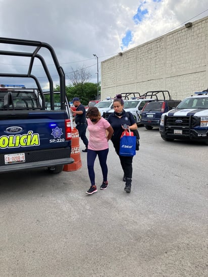 Fardera es detenida en Coppel Carranza 