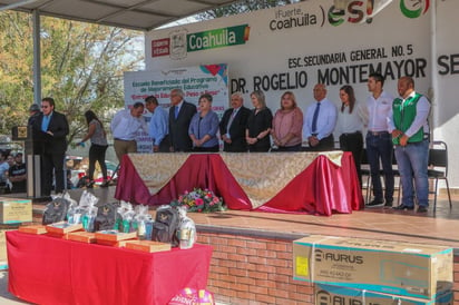 Alcaldesa festeja a la General N°5 con apoyo de 'Todos a la Escuela'