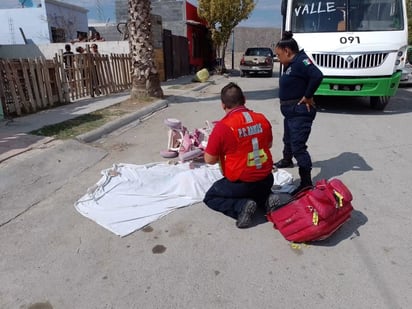 Menor de 4 años muere al ser embestida por transporte urbano