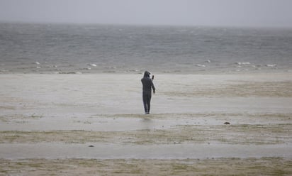 Florida siente ya el azote del huracán Ian, de categoría cuatro