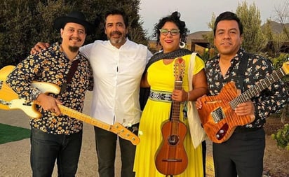 La Santa Cecilia cumple 15 años de hacer música, celebrarán en el Teatro de la Ciudad