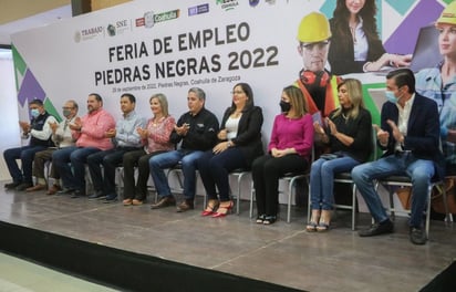 Alcaldesa de Nava resalta importancia de feria del empleo