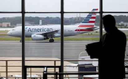 “Todos vamos a morir”; mujer desata caos en pleno vuelo y aterroriza a pasajeros