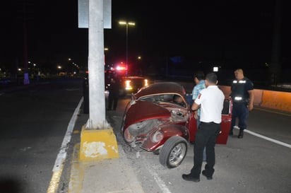 Conductor estrella su bocho contra nomenclatura en la colonia Obrera Sur 