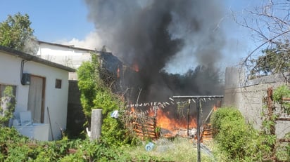 Domicilio se incendia en la colonia Montes