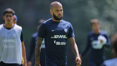 Pumas ofrece disculpas a Dani Alves por el malentendido de su lesión