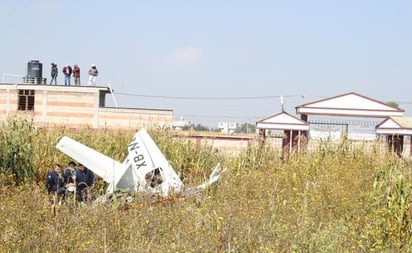 Desplome de avioneta deja 3 muertos en Otzolotepec, Edomex