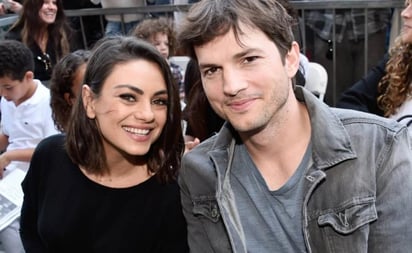 Mila Kunis y Ashton Kutcher no cierran la puerta cuando ocupan el baño