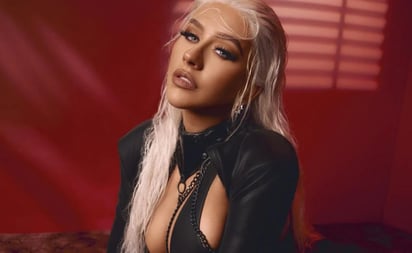 Billboard: Christina Aguilera seduce con ajustado vestido rojo de encaje