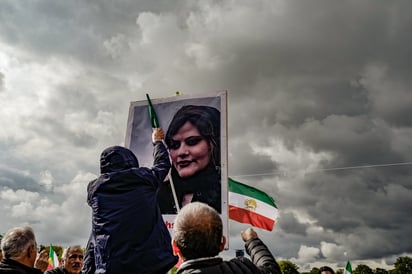 Estudiantes iraníes protestan contra represión de la disidencia tras muerte de Mahsa Amini