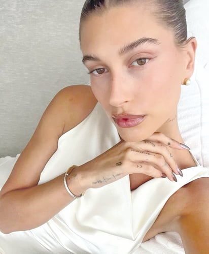 Glass lips, la tendencia de Hailey Bieber más polémica