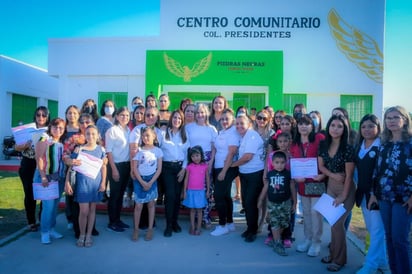 Alumnas de belleza del centro comunitario Presidentes III Graduaron este viernes