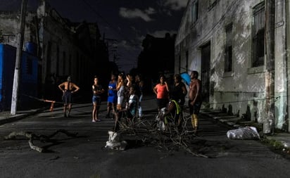 Cuba prevé nuevos apagones este domingo; detallan déficit de generación eléctrica del 31% en la isla