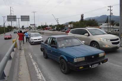 Familia ilesa en aparatoso choque en Monclova 