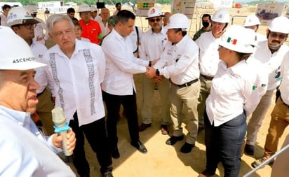 Supervisan AMLO y Murat carretera Mitla-Tehuantepec, así como obras en Salina Cruz, Oaxaca