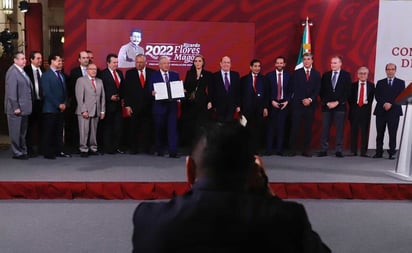 AMLO y empresarios firman nuevo acuerdo contra inflación; buscan reducir canasta básica 8%