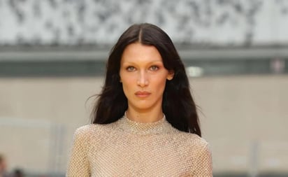 Bella Hadid cautiva con un atuendo transparente de Stella McCartney