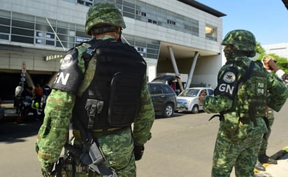 Senadores difieren dictamen sobre 'vigilancia' a militarización