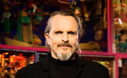 Miguel Bosé es operado y cancela la promoción de su libro en España