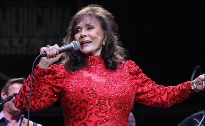 Muere a los 90 años Loretta Lynn, ícono del country