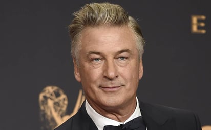 Alec Baldwin acuerda con familia de directora de fotografía fallecida continuar rodaje de 'Rust'