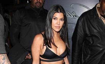 Kourtney Kardashian se une a la tendencia Barbiecore con catsuit transparente