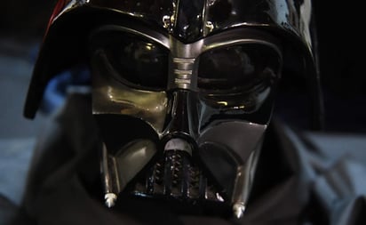 Subastarán los guantes de Darth Vader y el traje de Superman utilizado en la cinta de 1978: El catálogo tiene mil 500 lotes con un valor de 12,3 millones de dólares