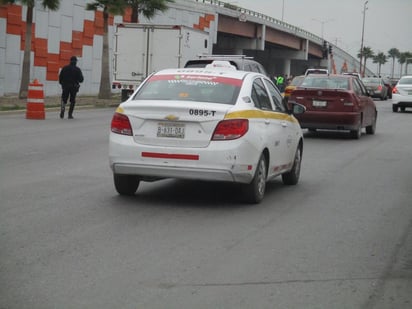 Taxistas vs. Aplicaciones; un pleito de aparente legalidad