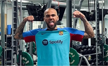 Dani Alves presume que entrena con el Barcelona ¿Ya se olvidó del fracaso de Pumas?