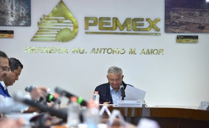 Afirma AMLO que mantendrá bajo el precio de las gasolinas; busca autosuficiencia energética