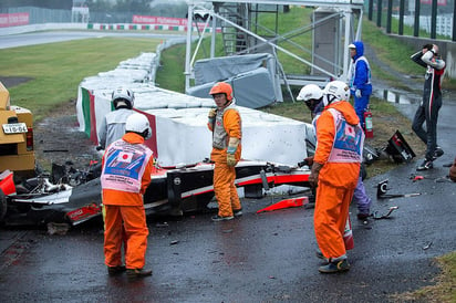 Pudo terminar nuevamente en tragedia: Grúa provoca enojo colectivo de Checo Pérez 