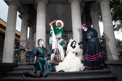 Escucha las leyendas de un sepulturero en el Panteón de San Fernando