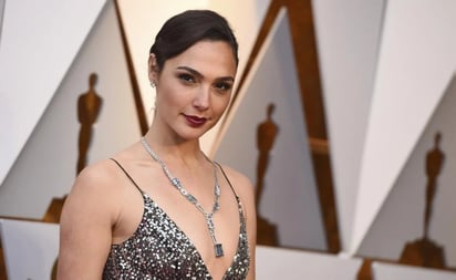 Gal Gadot impacta con figura irreal al usar coqueto traje de baño negro: La actriz Gal Gadot conquistó Instagram al subir esta fotografía