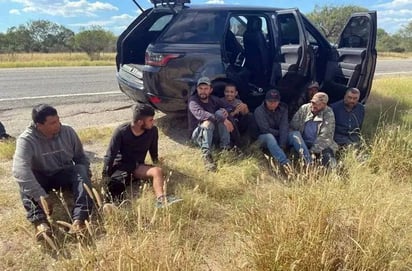 Migrantes cruzan a EU y mueren en carretera 