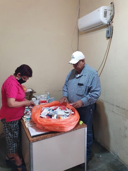 Cieneguenses participan en colecta de medicamentos no caducos