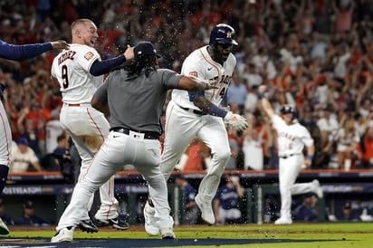 Los Astros dejan en el terreno a los Marineros en el primer juego por 8-7