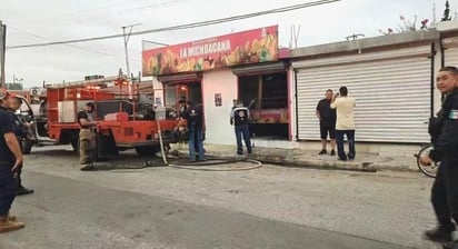 Cortocircuito provoca un incendio en 'La Michoacana'