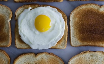 El ingrediente que evita que los huevos se peguen al sartén