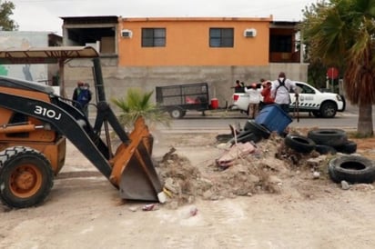 Ecología realizan trabajos de limpieza para prevenir el dengue en colonias