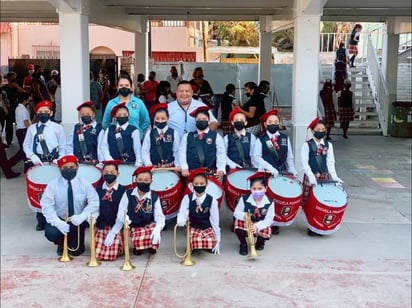 Escuela Miguel Hidalgo de Piedras Negras inova con banda de guerra 